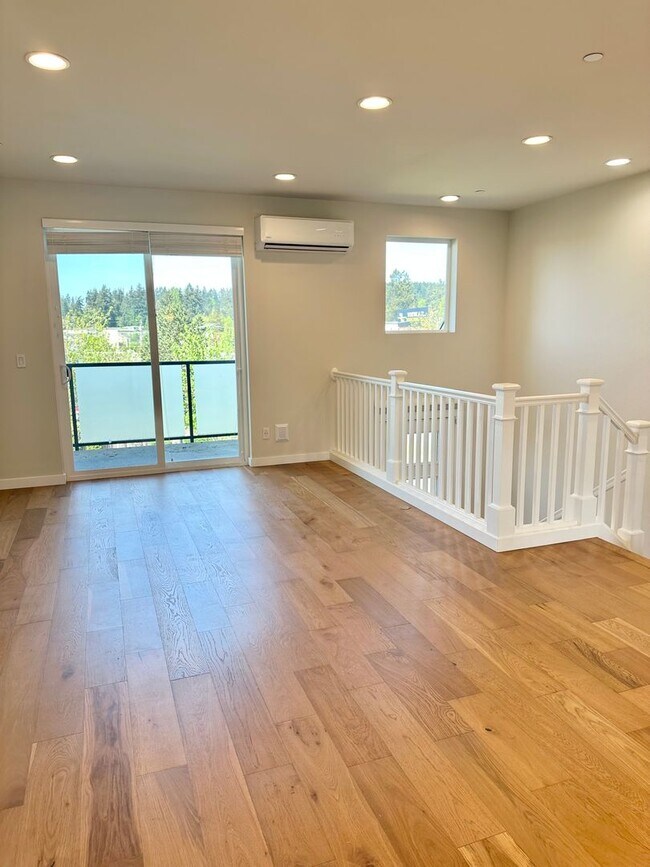 Building Photo - Modern 3-bed, 2.5-bath Townhome in Lake Forrest Park!