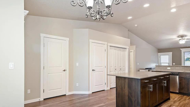 Building Photo - 3130 Devlin~Beautiful townhouse in the Ver...