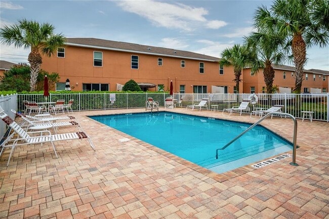 Building Photo - 1875 Sommarie Wy