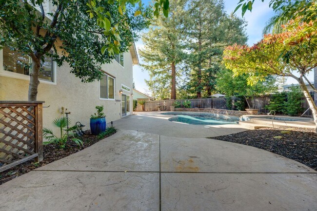 Building Photo - 3 Bedroom Folsom Home with Updated Kitchen, Pool and 3-Car Garage!