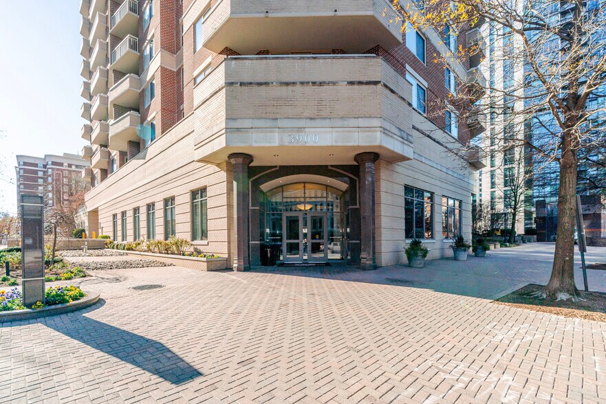 Building Photo - 3900 Fairfax Dr