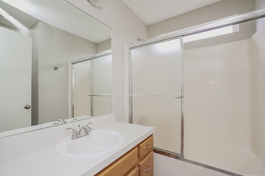 Building Photo - 6112 Hampton Hall Way