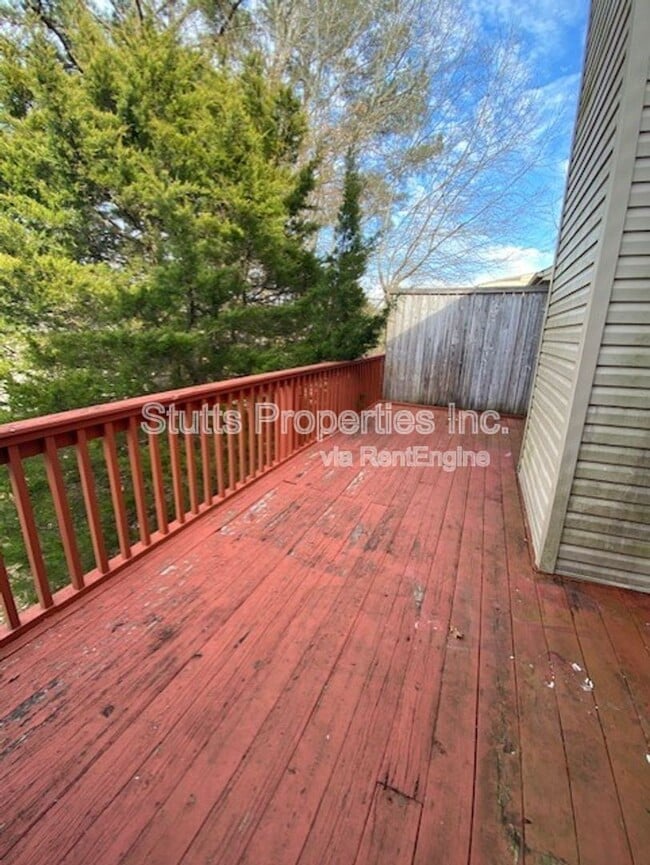 Building Photo - 206 Hillsboro Cir