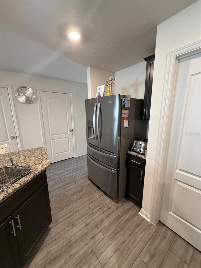 Building Photo - 1643 Wynford Cir