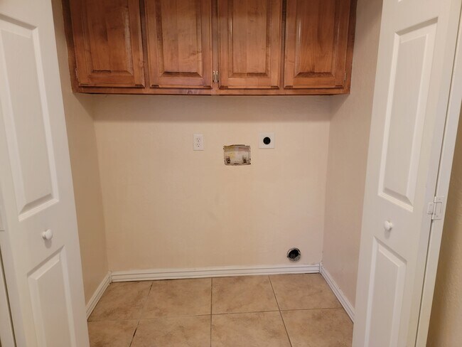 Building Photo - 1308 SW B Ave