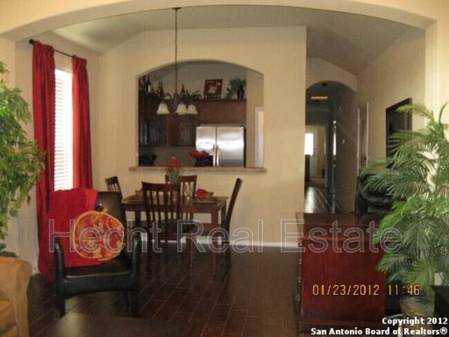 Building Photo - 913 Brown Rock Dr