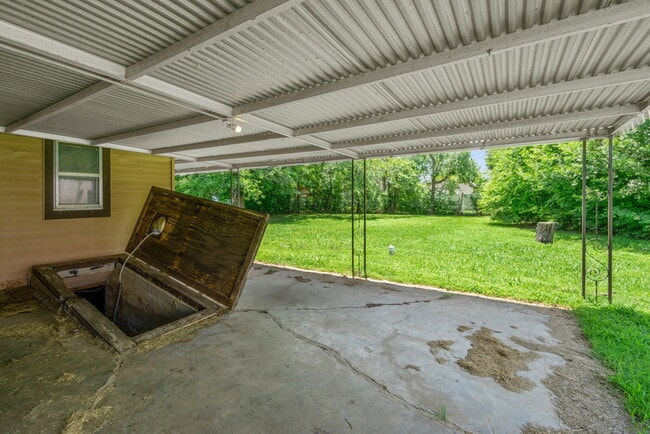 Building Photo - 220 NE 3rd St