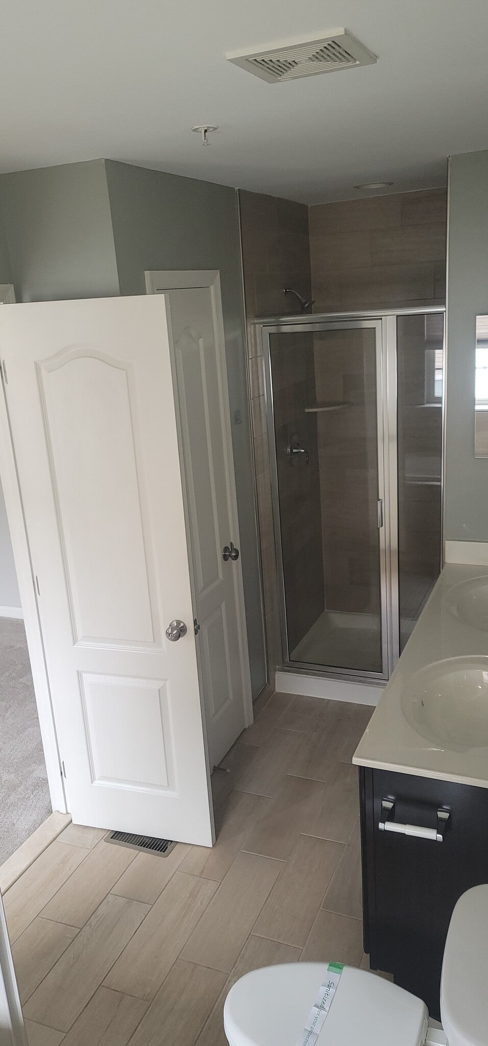 Primary Suite (w/Linen Closet) - 9555 Weshurst Ln