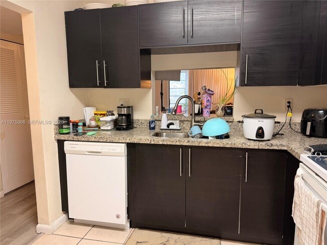 Building Photo - 1800 SW 81st Ave