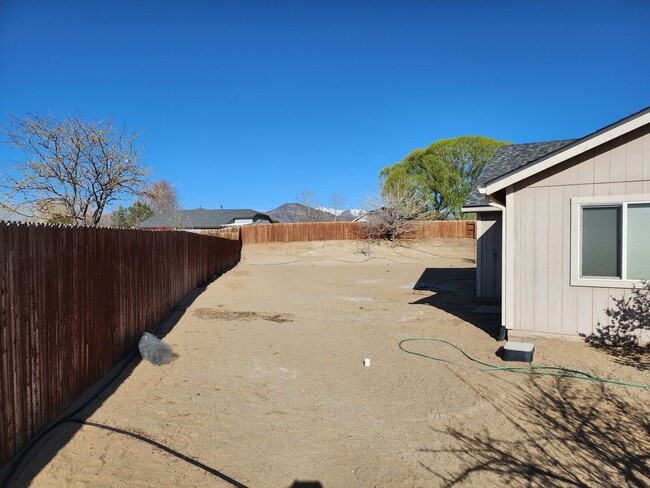 Building Photo - 4 Bedroom Home with 3 Car Garage in Dayton-Riverpark
