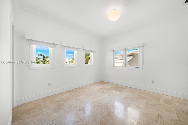 Building Photo - 6 Coconut Ln