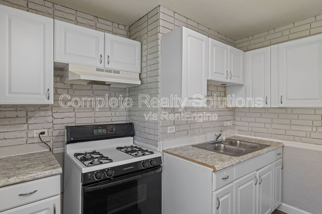 Building Photo - 3514 Colonial Ave
