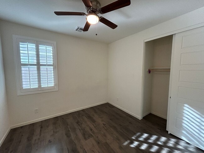 Building Photo - 8609 N 89th Dr