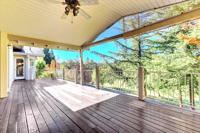 Building Photo - Golf Course 3/2 home in Lake Wildwood, Pen...