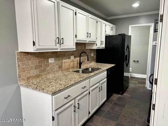 Building Photo - 200 Lodge Dr