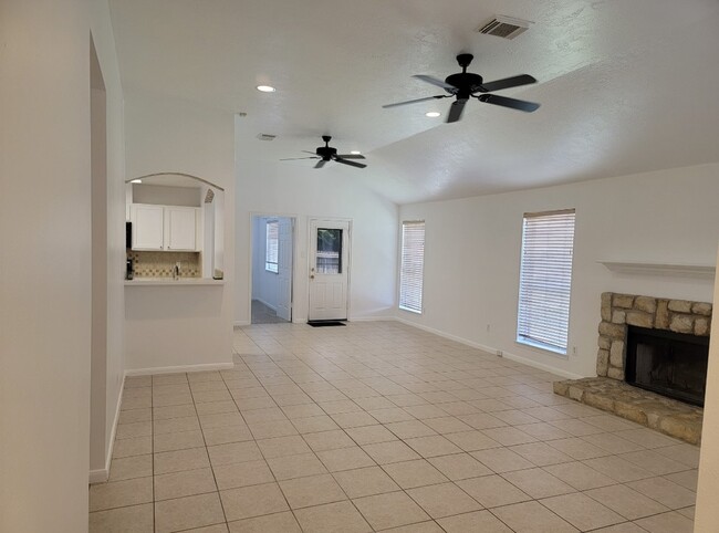 Building Photo - 303 Lazy Ln