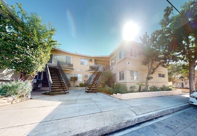 Interior Photo - 1420 Seward St.