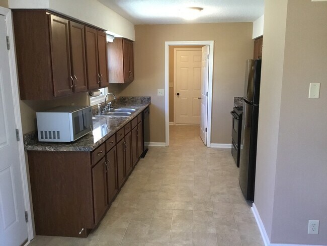 Building Photo - 3 Bedroom Home For Rent in Sango Area!