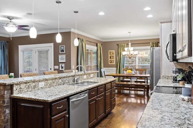 Building Photo - 3641 Willow Lake Cir