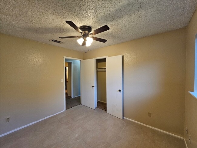 Building Photo - 10531 Golden Meadow Dr