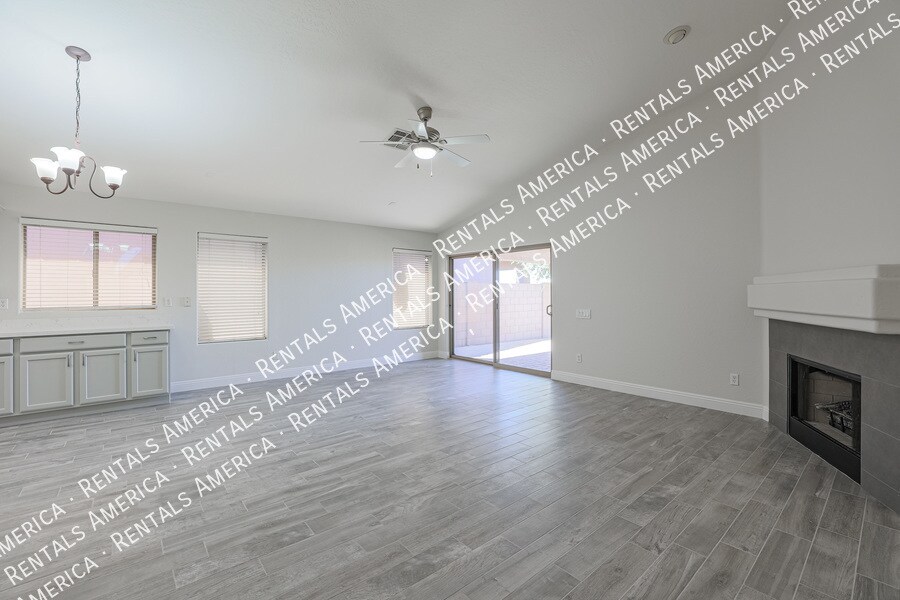 Building Photo - 3050 E Cherry Hills Pl