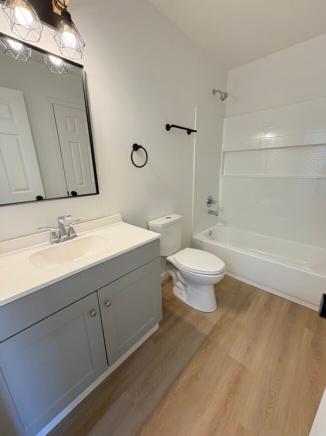 Building Photo - Hillside Dr