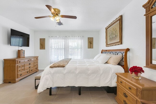 Building Photo - Private Pool Oasis  in southwest Tucson's coveted Star Valley!