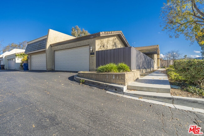 Building Photo - 2830 Lakeridge Ln