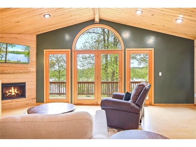 Building Photo - 17079 Paw Print Dr