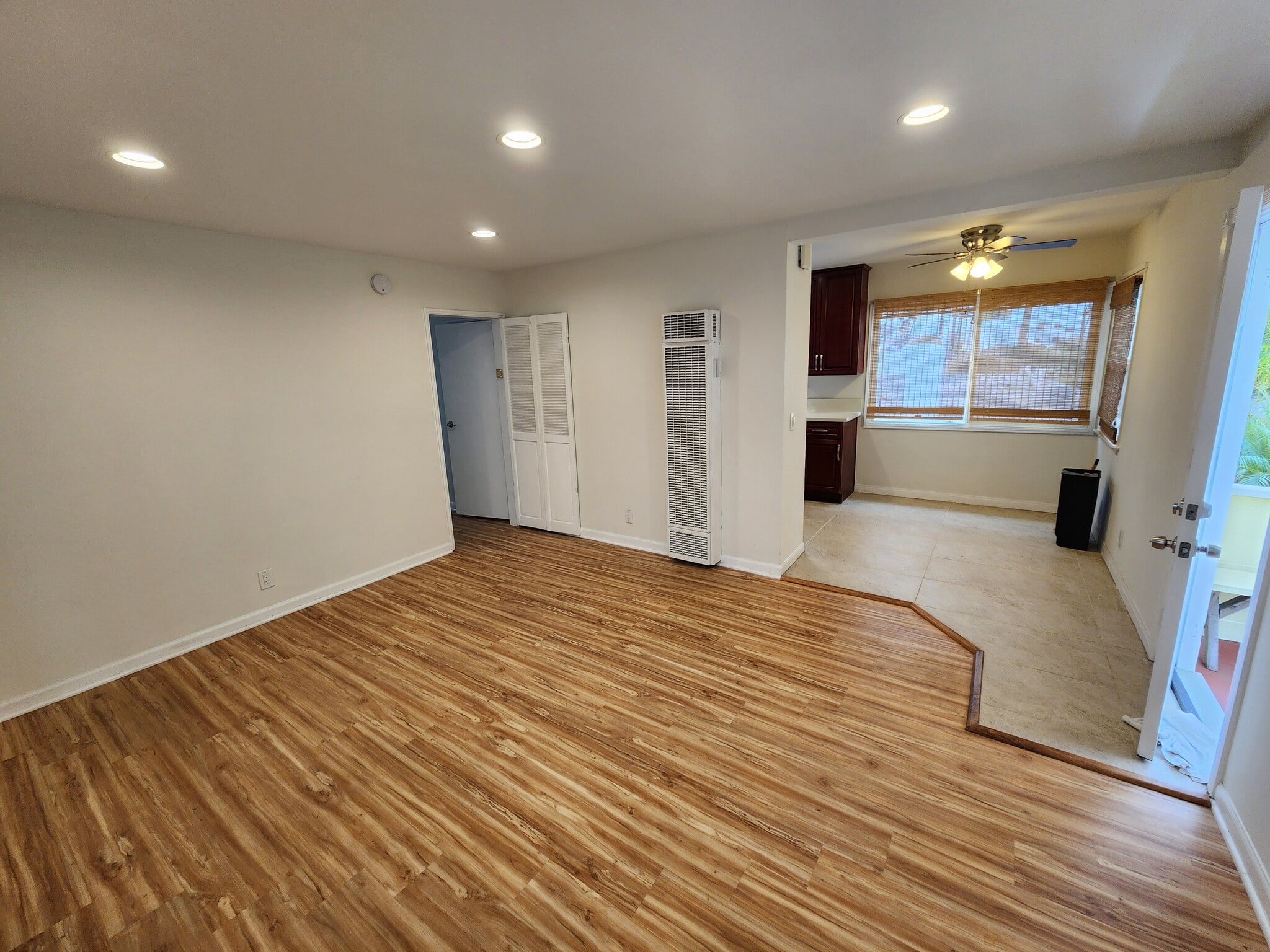 Building Photo - 947 Victoria Ave