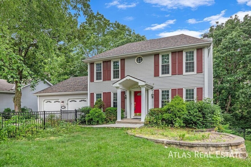 Primary Photo - 7924 N Michigan Ave