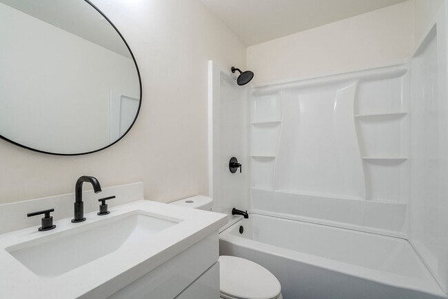Building Photo - First floor fully updated unit!