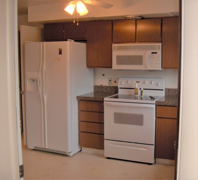 Building Photo - 25 Hadley Ave