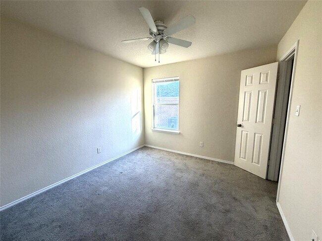 Building Photo - 1605 Paint Brush Dr