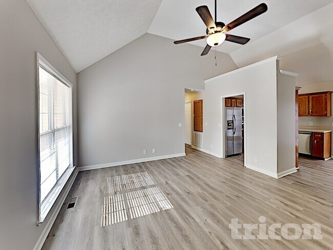 Building Photo - 240 Green Hills Dr