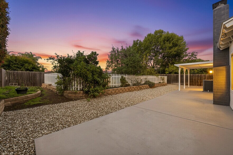 Building Photo - 362 Via Los Arcos