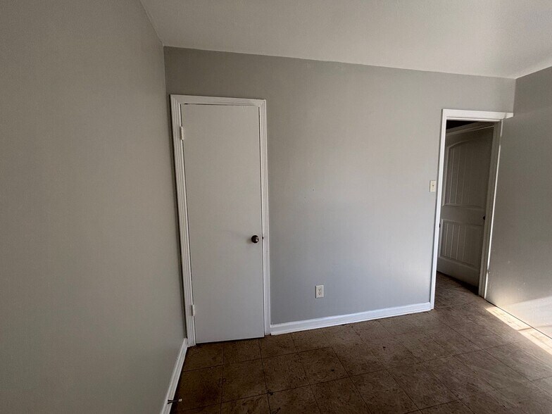 Building Photo - 2551 Dakar Ave