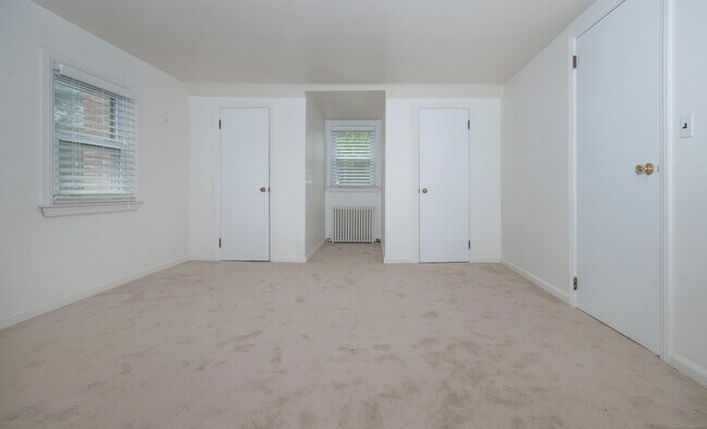 Building Photo - 86 Hecker Ave