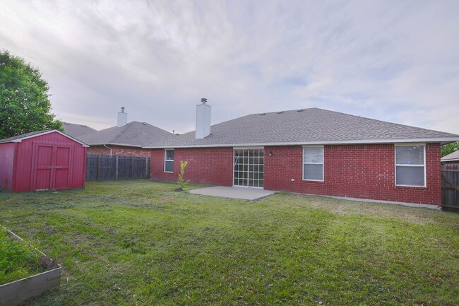 Building Photo - 6000 SE 86th St