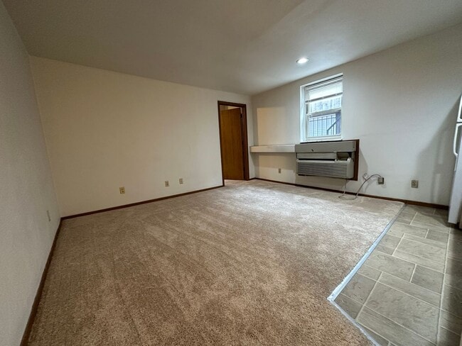 Building Photo - Large 1BR on Fifth Avenue - Prime Oakland Location! Call Today!
