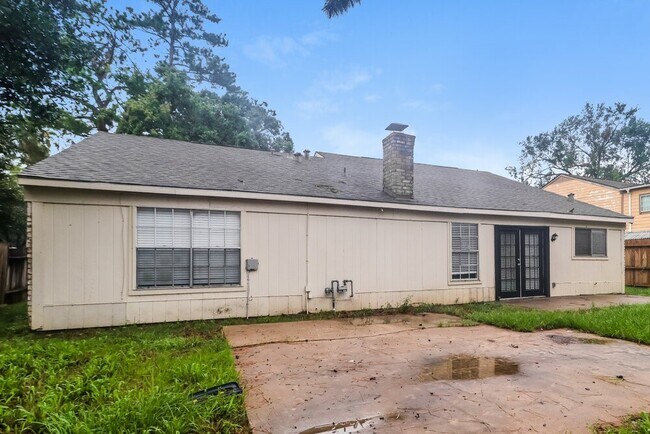 Building Photo - 2703 Wood River Rd