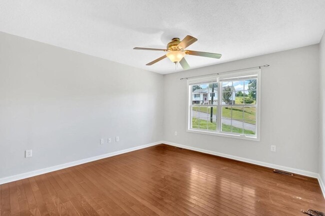Building Photo - 227 Valley Crest Dr