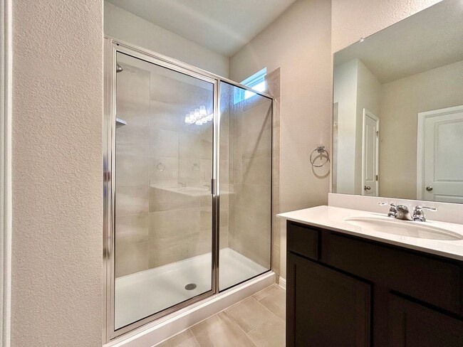 Building Photo - 202 Elm Br Trl