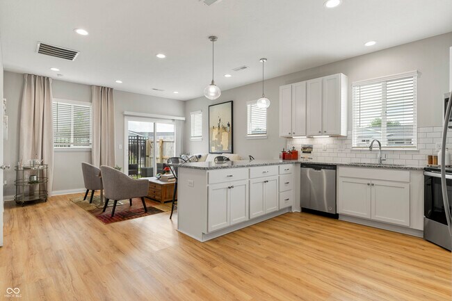 Building Photo - 3845 Stallion St