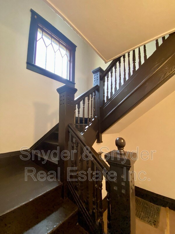 Building Photo - 390 Doyle St