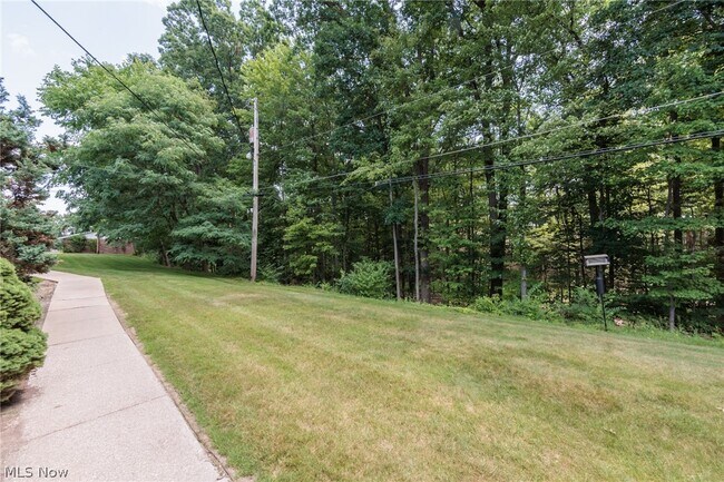 Building Photo - 7020 Carriage Hill Dr