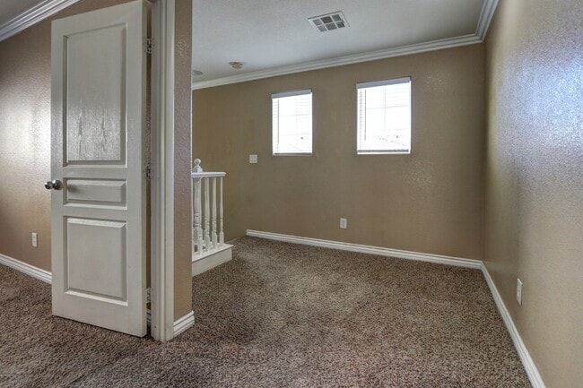 Building Photo - 715 Shadwell St