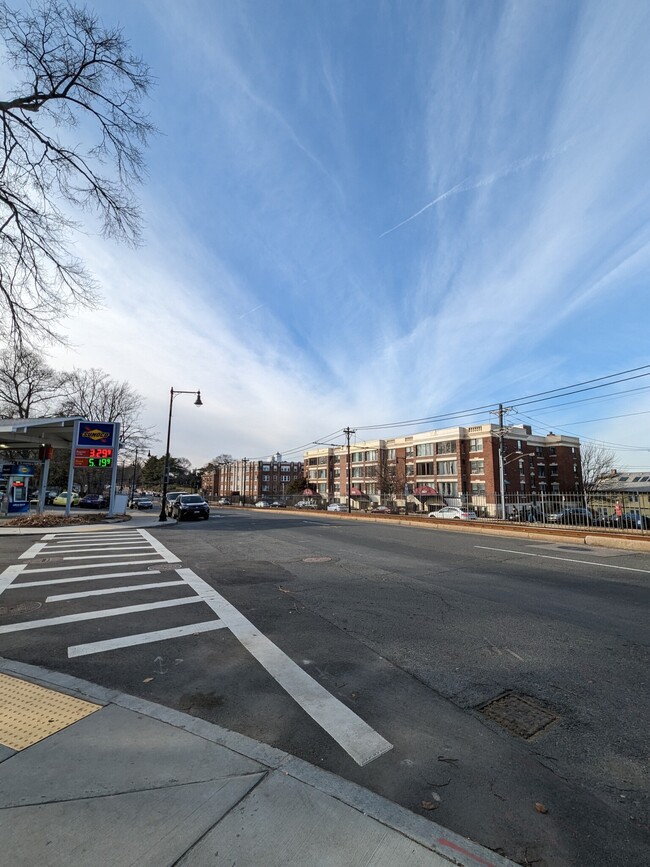 Building Photo - 2018 Commonwealth Ave