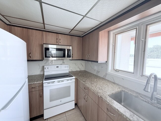 Building Photo - 735 Dodecanese Blvd