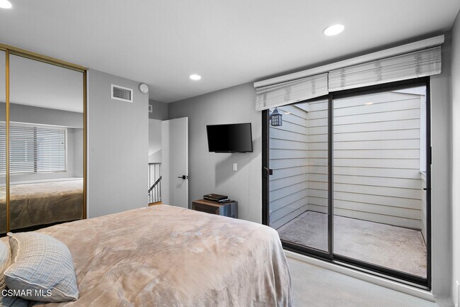 Building Photo - 1224 S Westlake Blvd